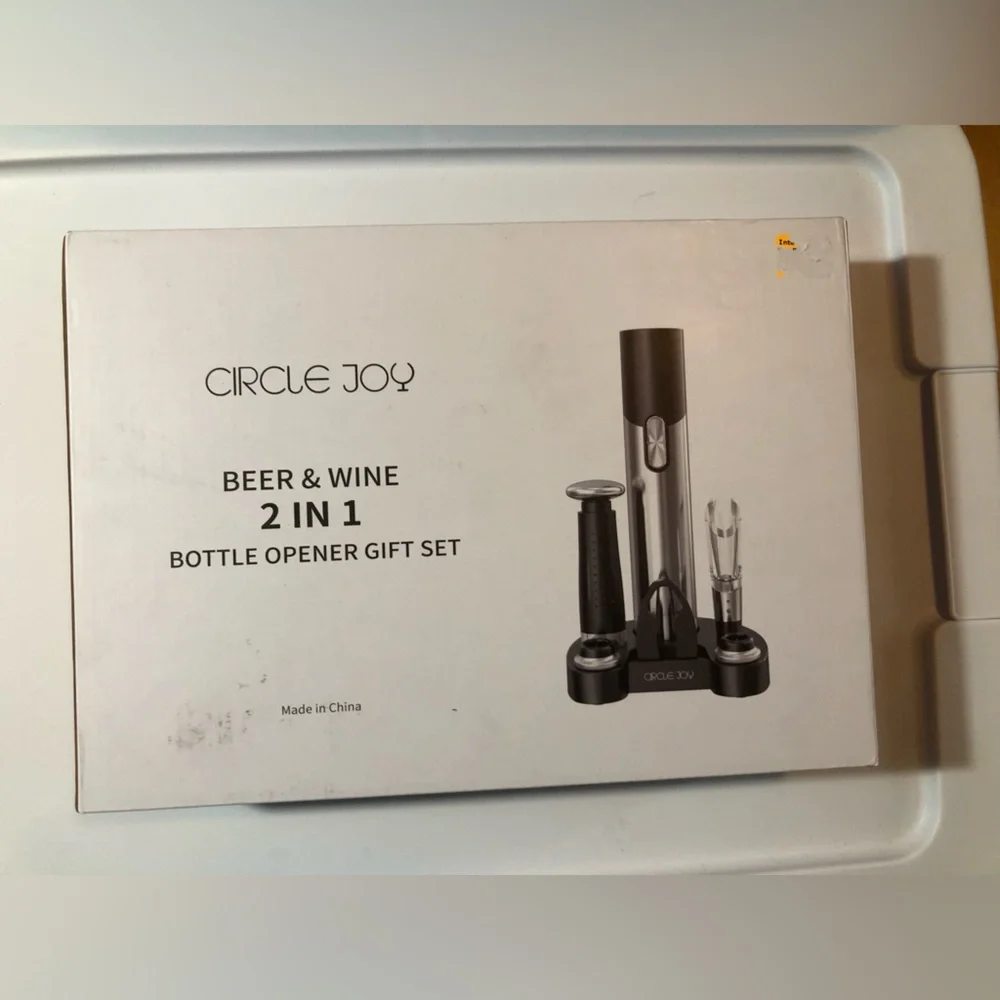 Wine accessories set, Circle Joy NWT